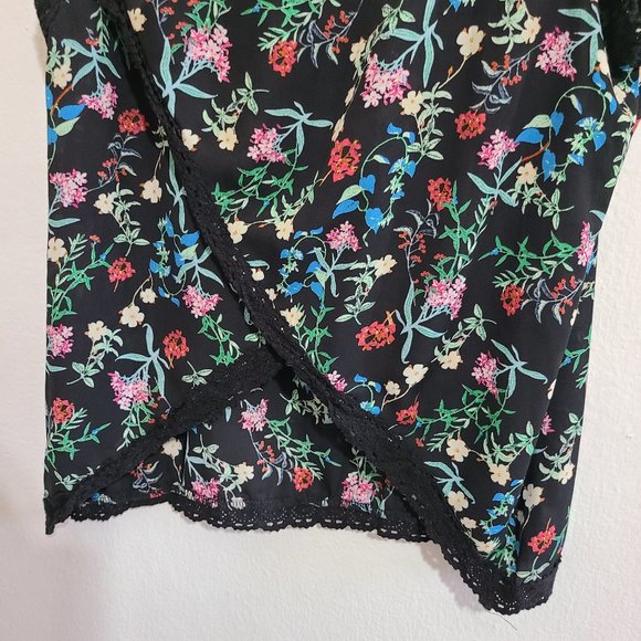 3/$20 💕 Paper Crane Floral Lace Wrap Back Sleeveless Top, Medium - Picture 7 of 9